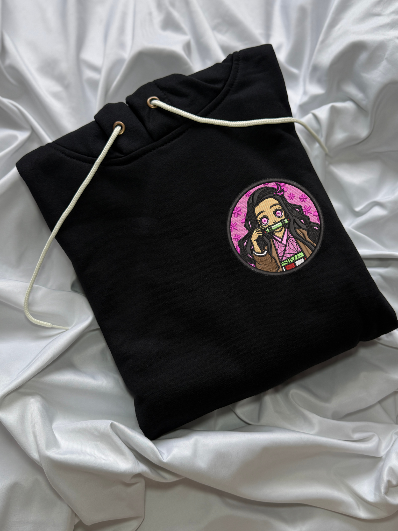 Hoodie Nezuko Kimetsu bordado