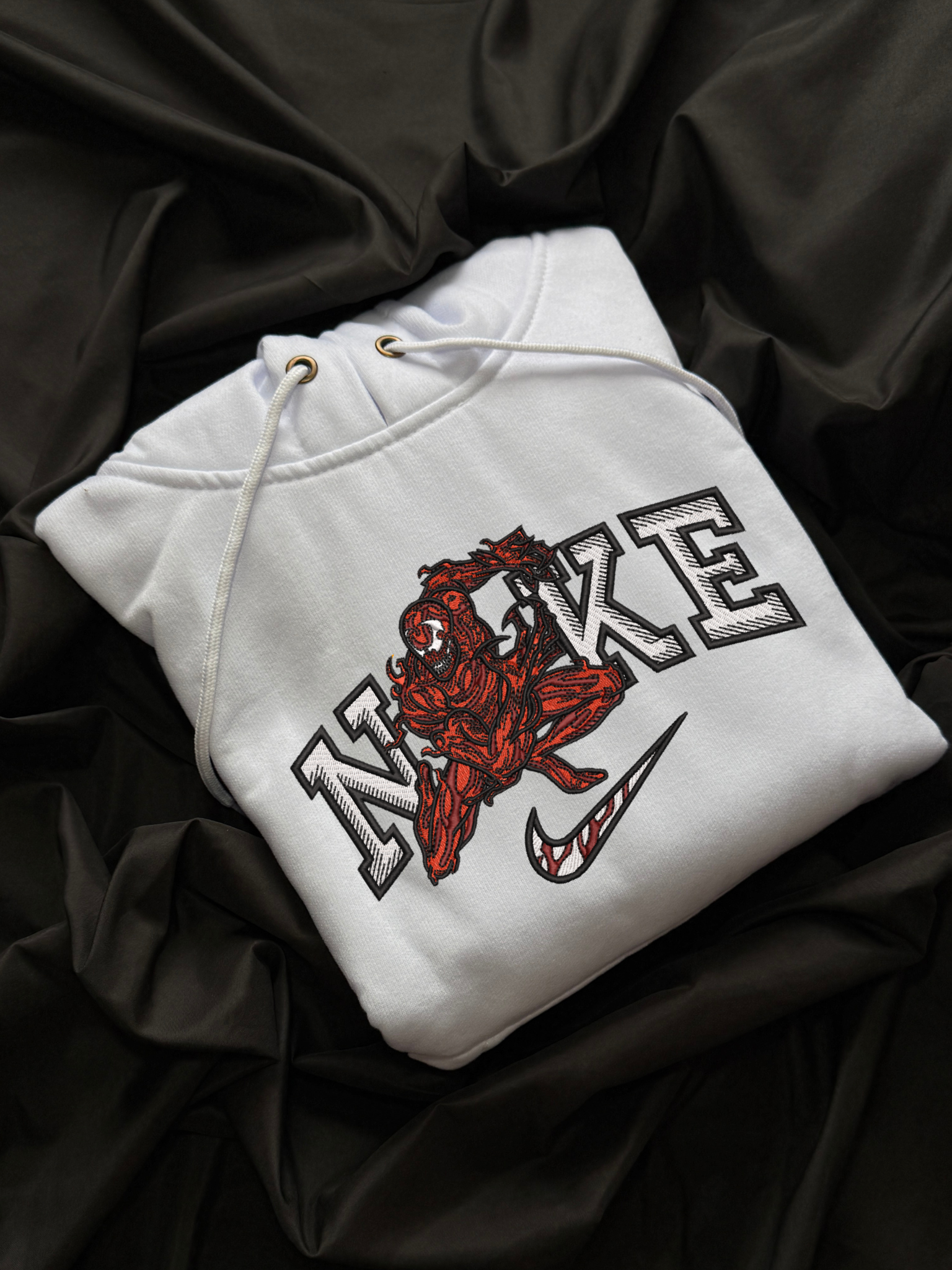 Hoodie de Carnage bordado