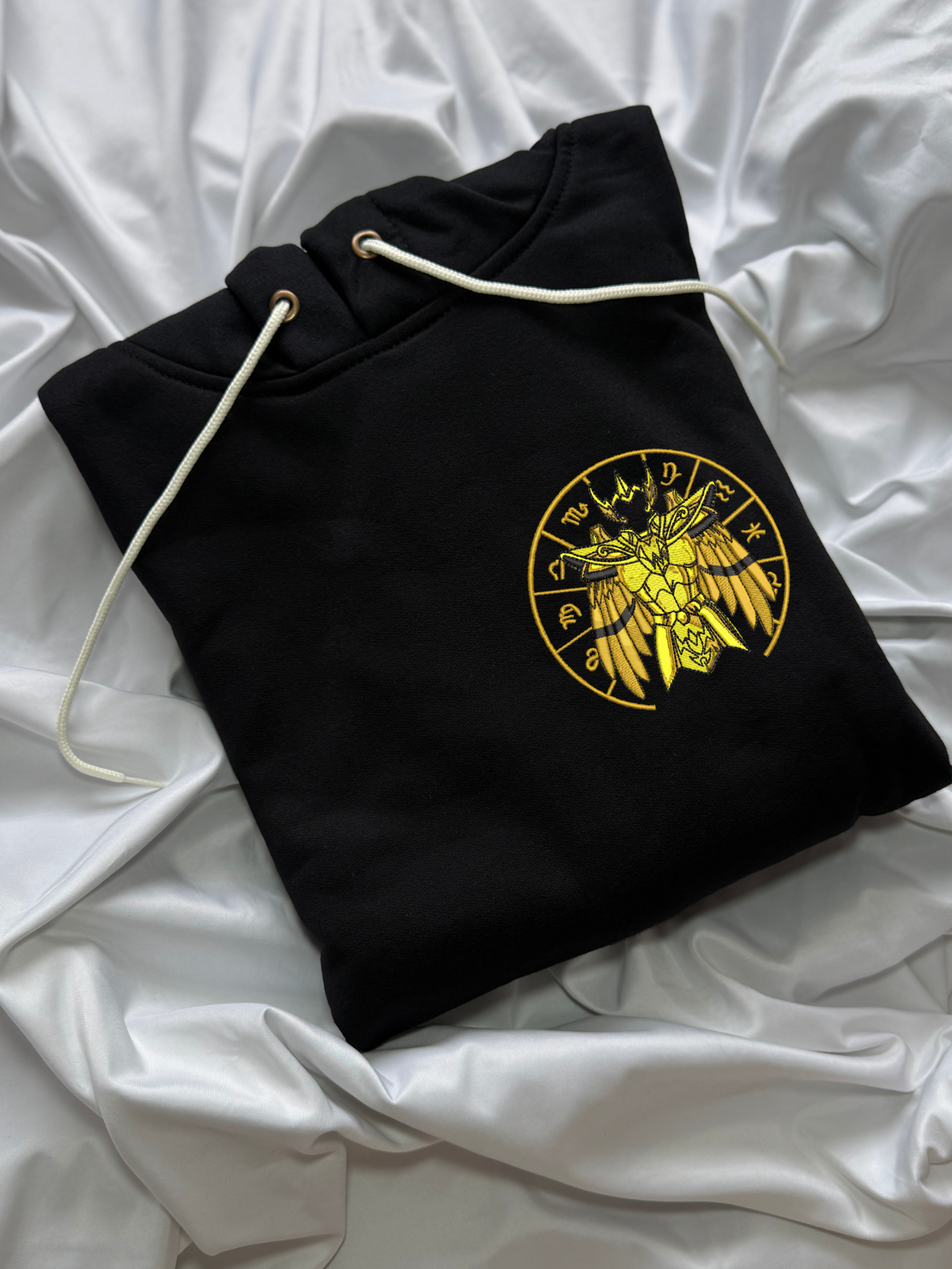 Hoodie escorpio caballeros del zodiaco bordado