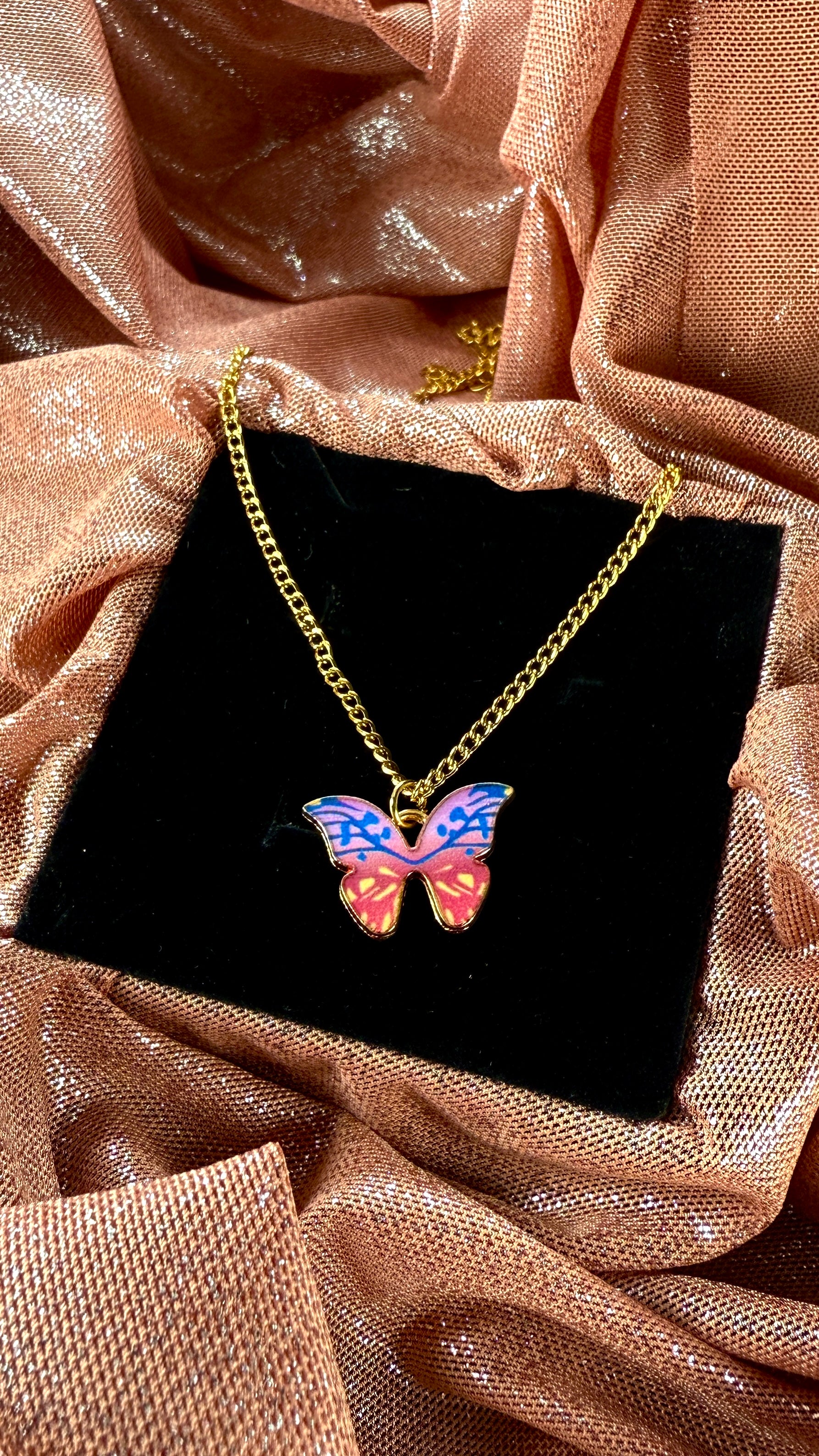 Collar mariposa
