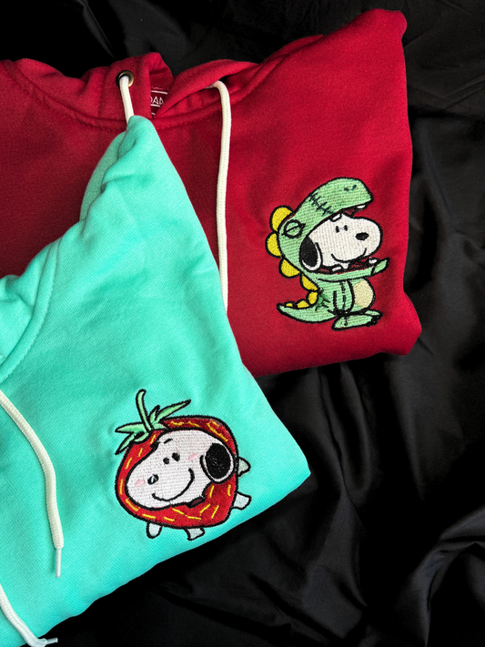 Hoodie Snoopy fresita y dinosaurio