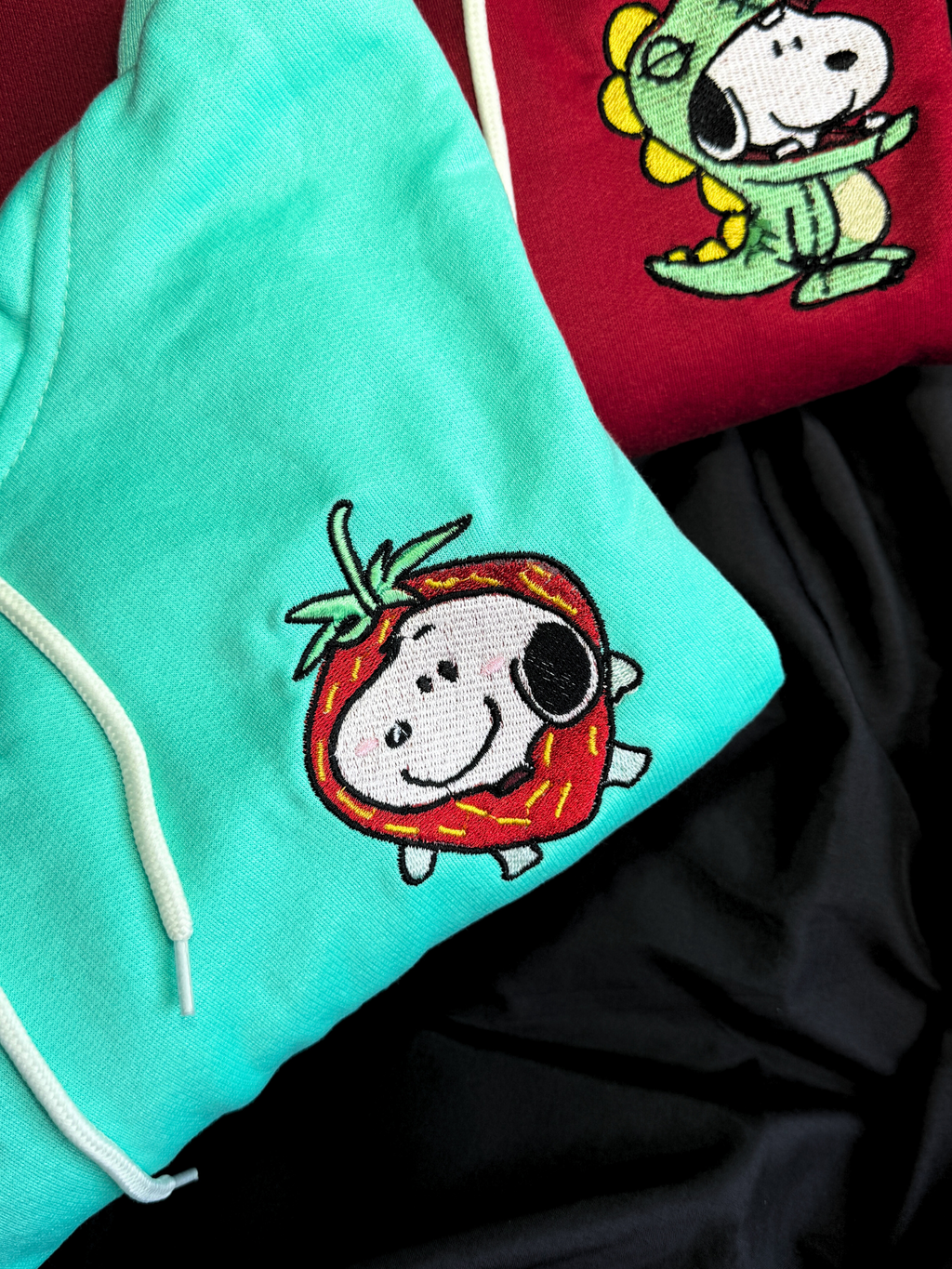 Hoodie Snoopy fresita y dinosaurio