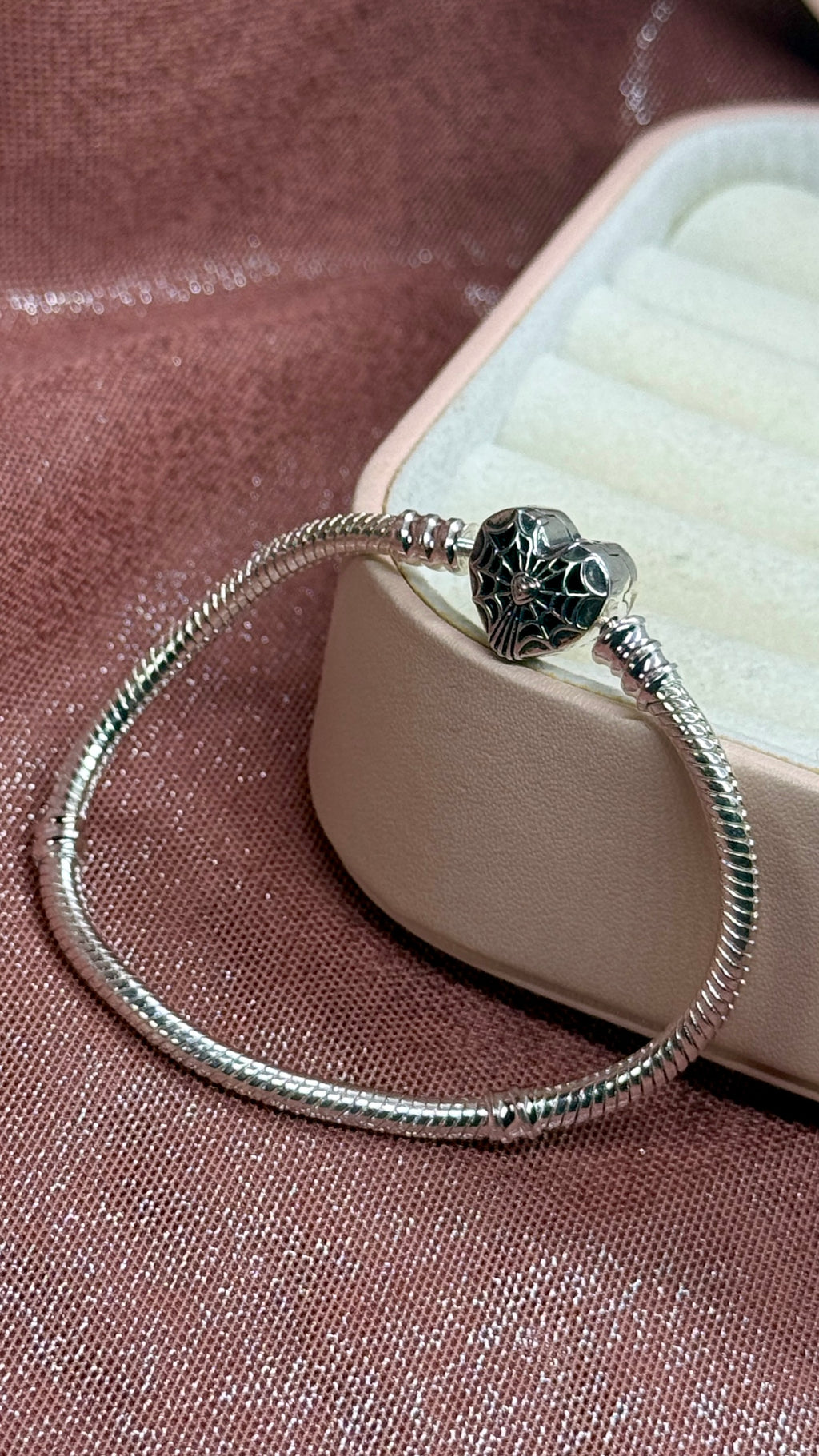 Brazalete con Broche de Máscara de Spiderman