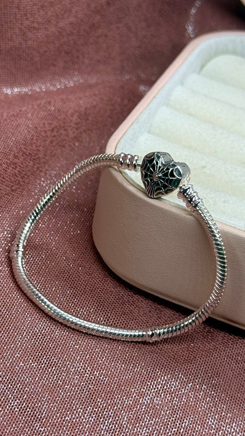 Brazalete con Broche de Máscara de Spiderman