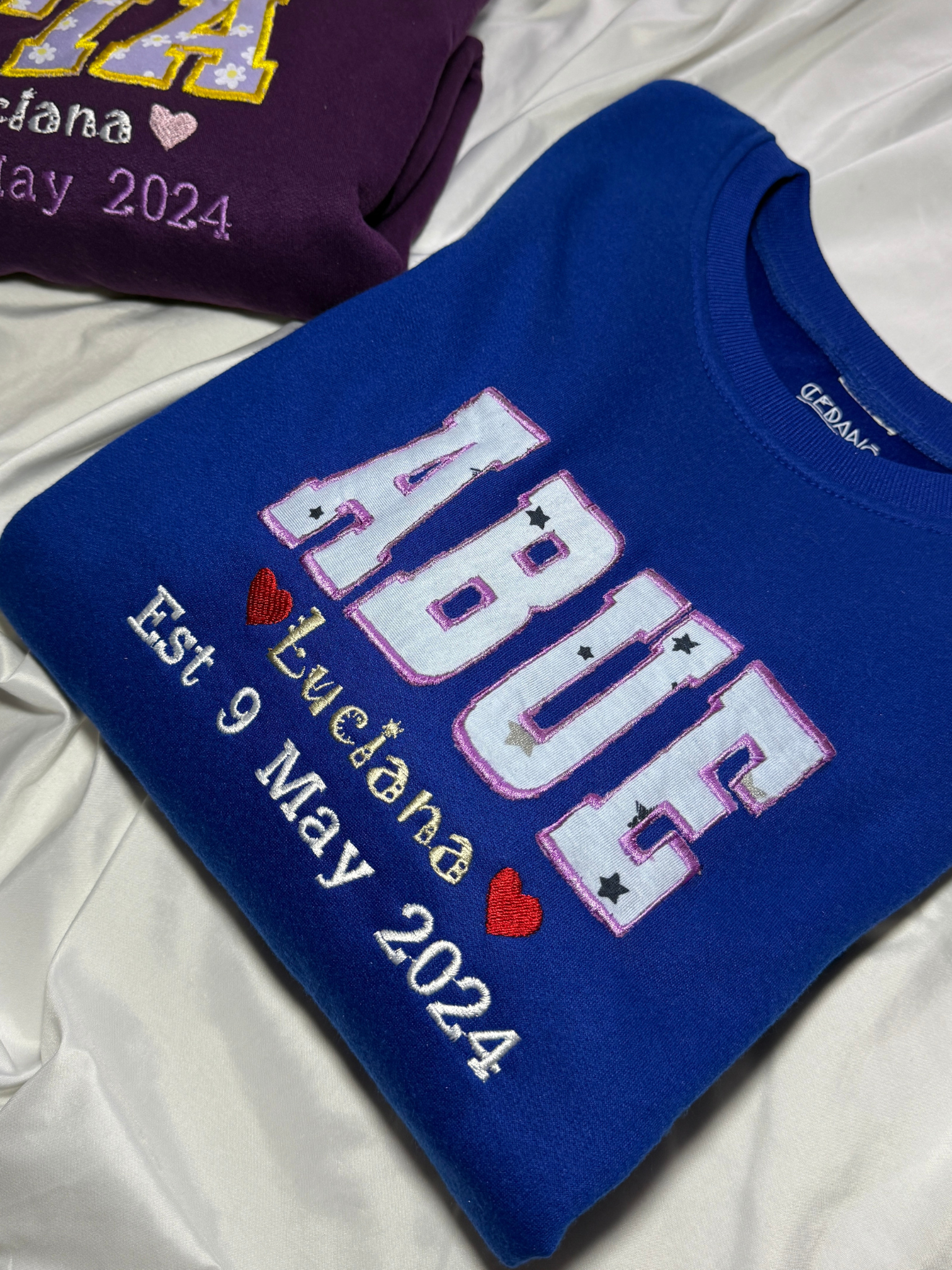 Hoodie bordado con la ropa de tu bebe