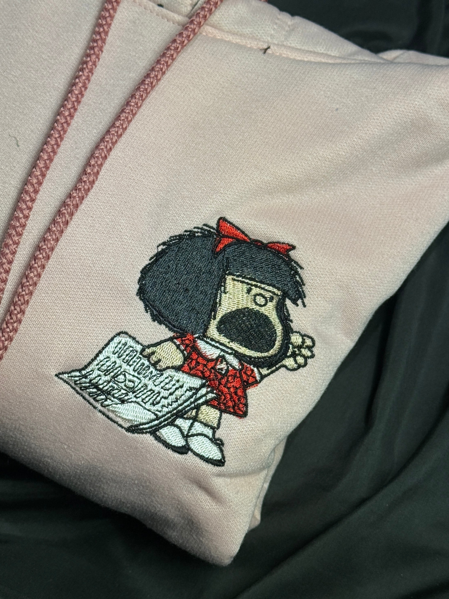 Hoodie Mafalda bordado