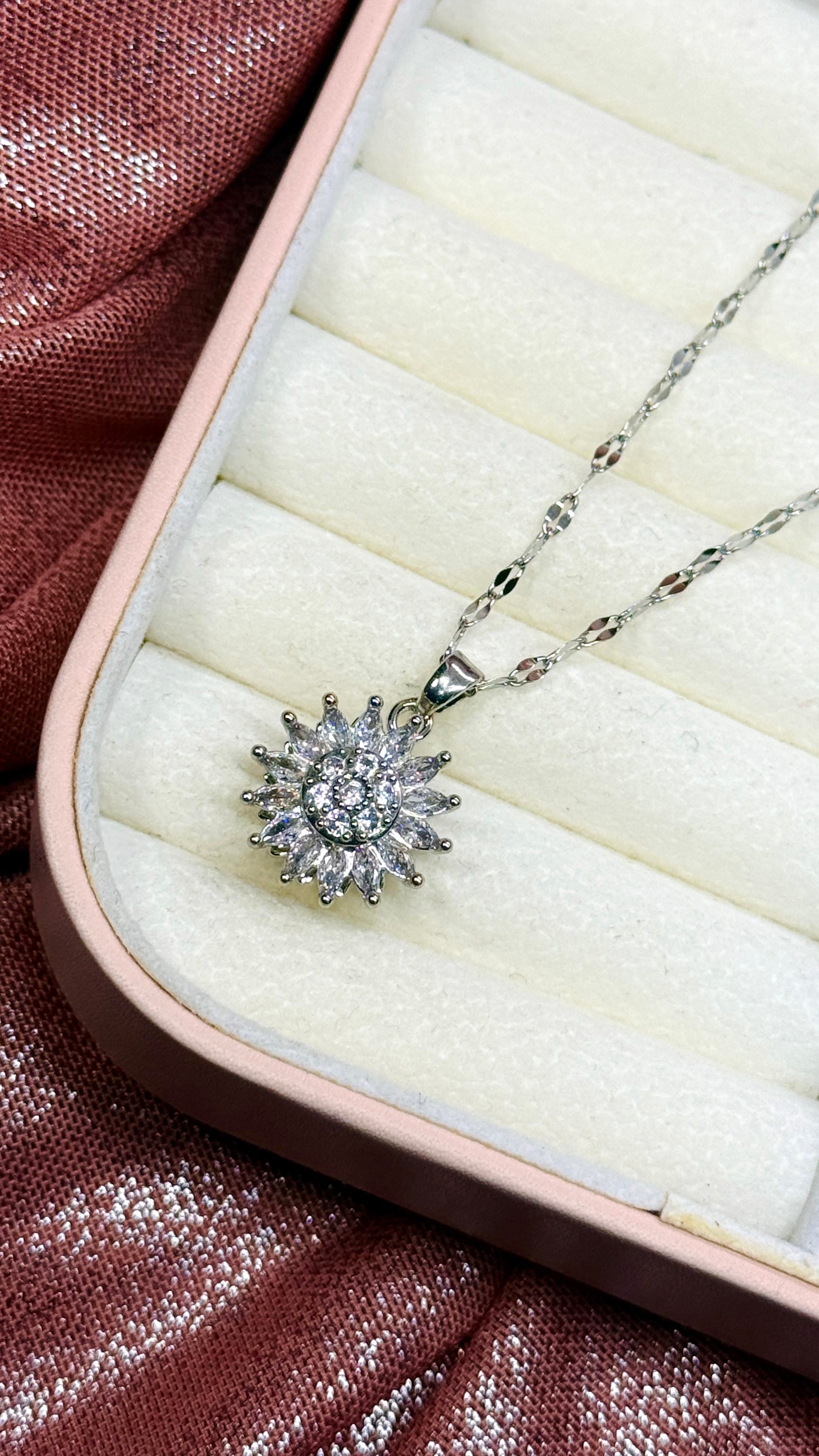 Collar Girasol Giratorio plateado