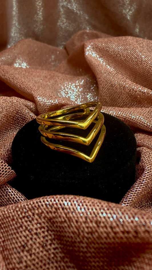 Anillo triple forma V dorado