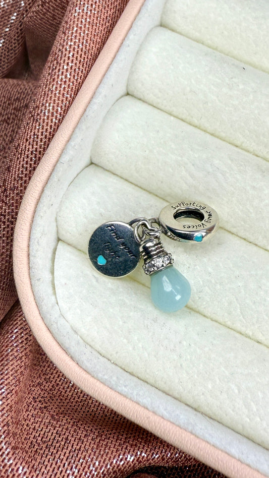 Charm Colgante Bombilla Brillante en la Oscuridad