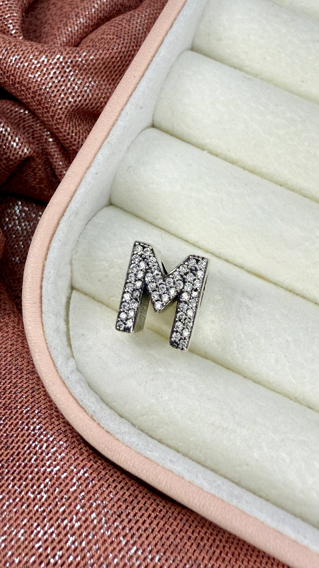 Charm dije colección letra M