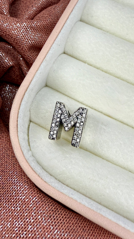 Charm dije colección letra M