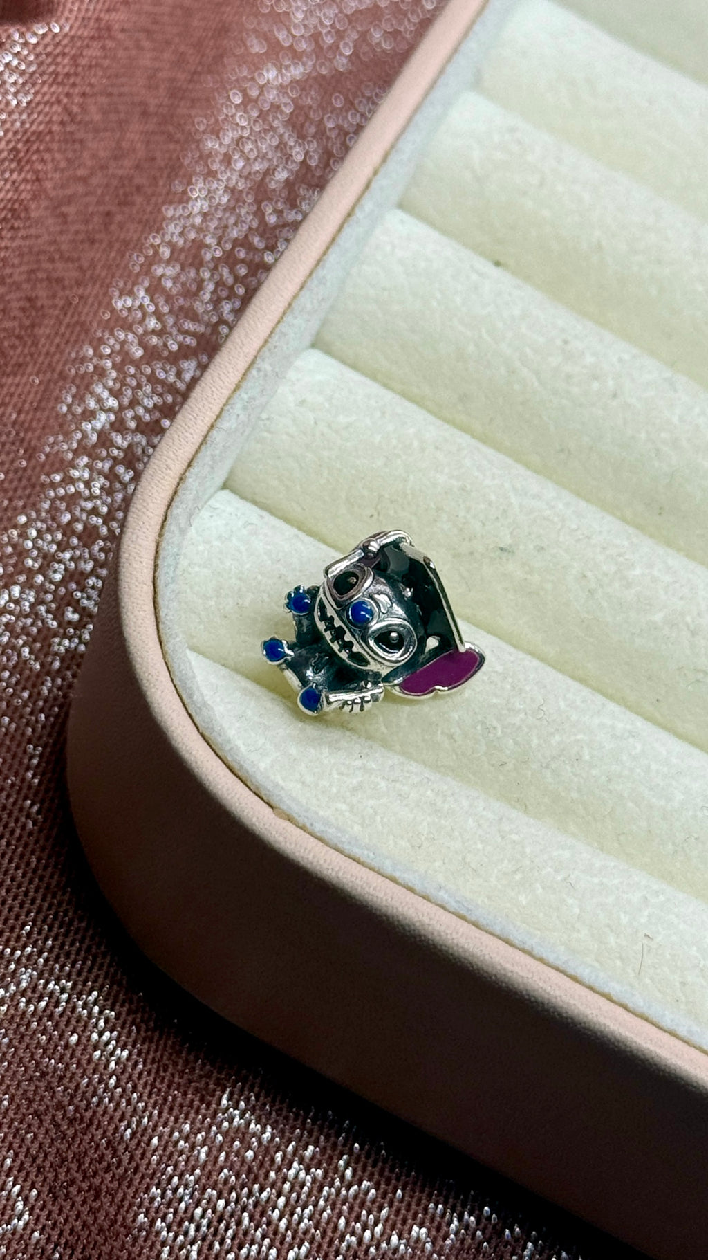 Charm dije Stitch de grado
