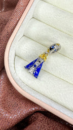 Charm dije colgante de la Virgen de Aparecida con manto azul y corona dorada en Plata S925 Cedano Boutique