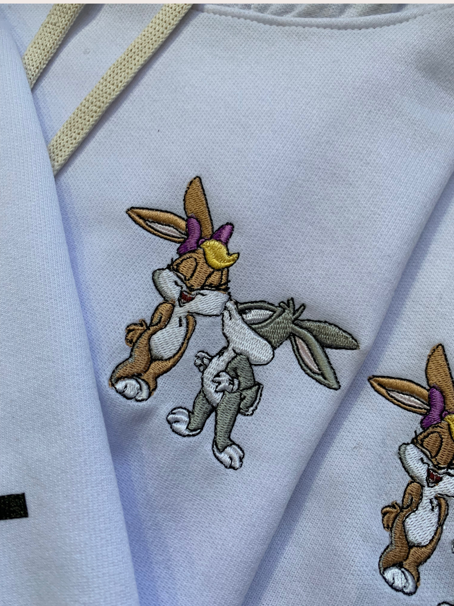 Hoodie de pareja de Bugs y Lola Bunny bordados, juntos