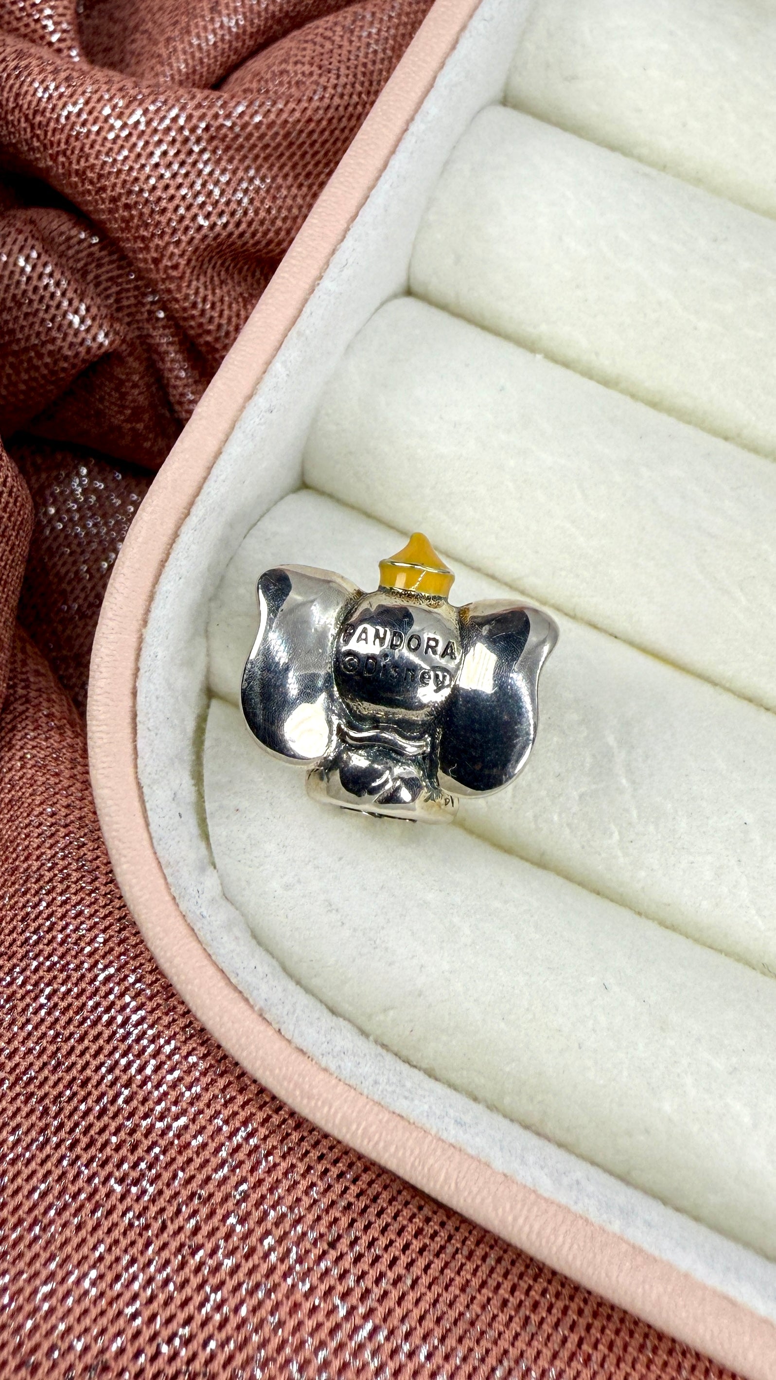 Charm  Dije Dumbo