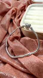 Brazalete manilla corazón Disney con broche de Mickey en plata S925 Cedano Boutique