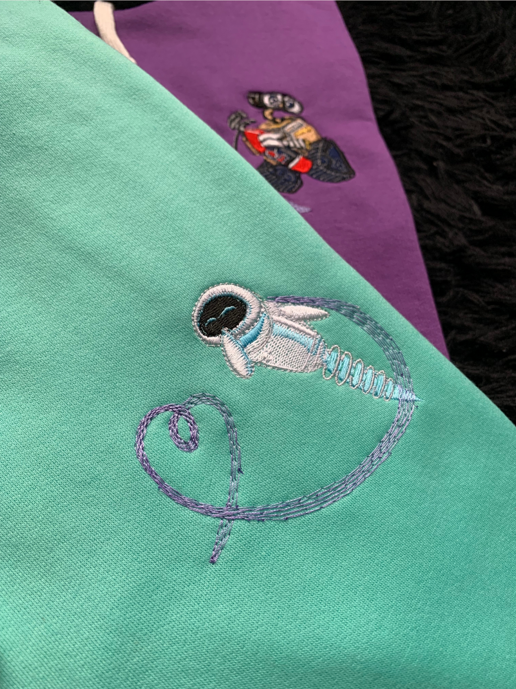 Hoodie bordado pareja Wall-e y Eva