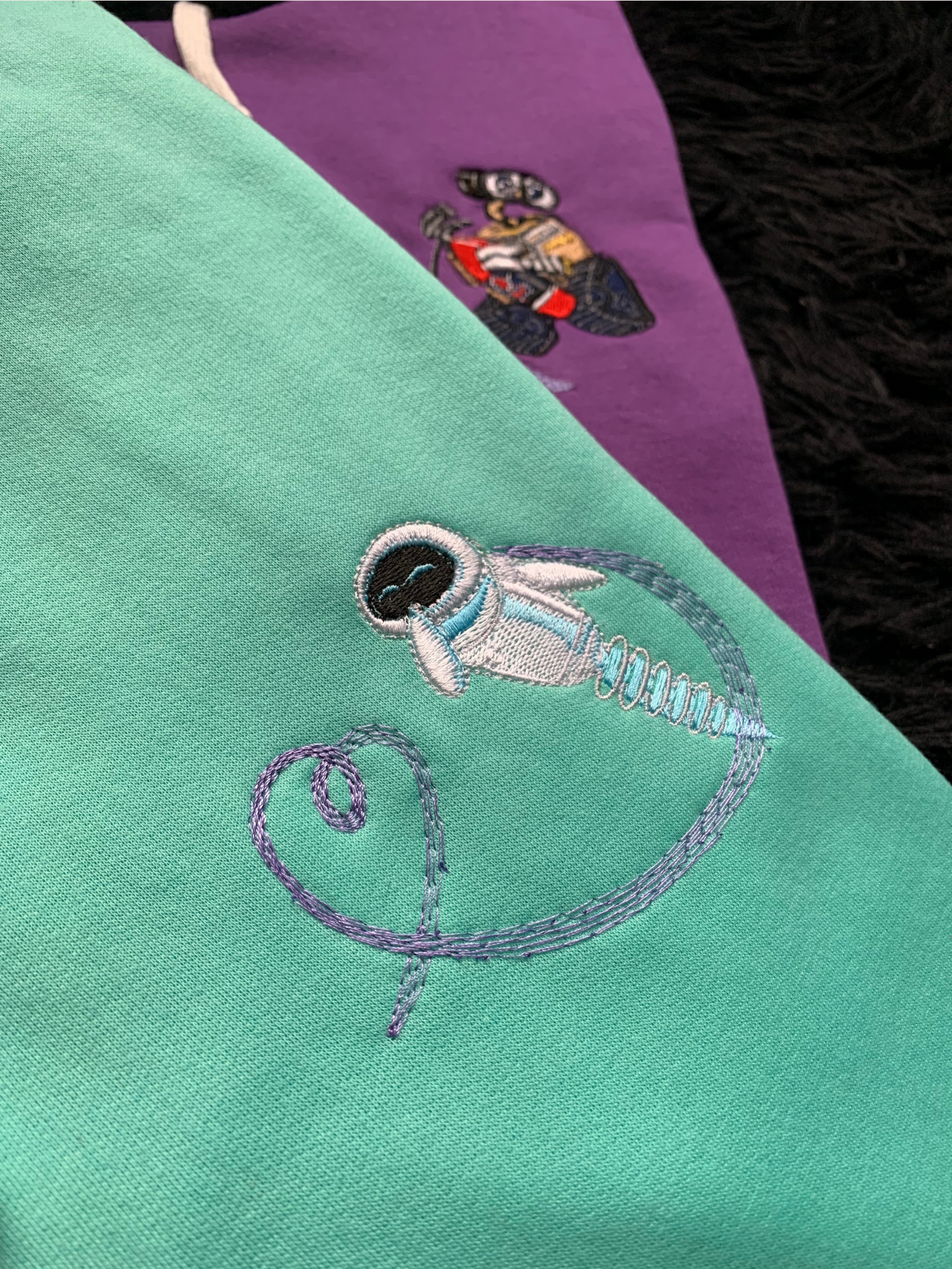 Hoodie bordado pareja Wall-e y Eva