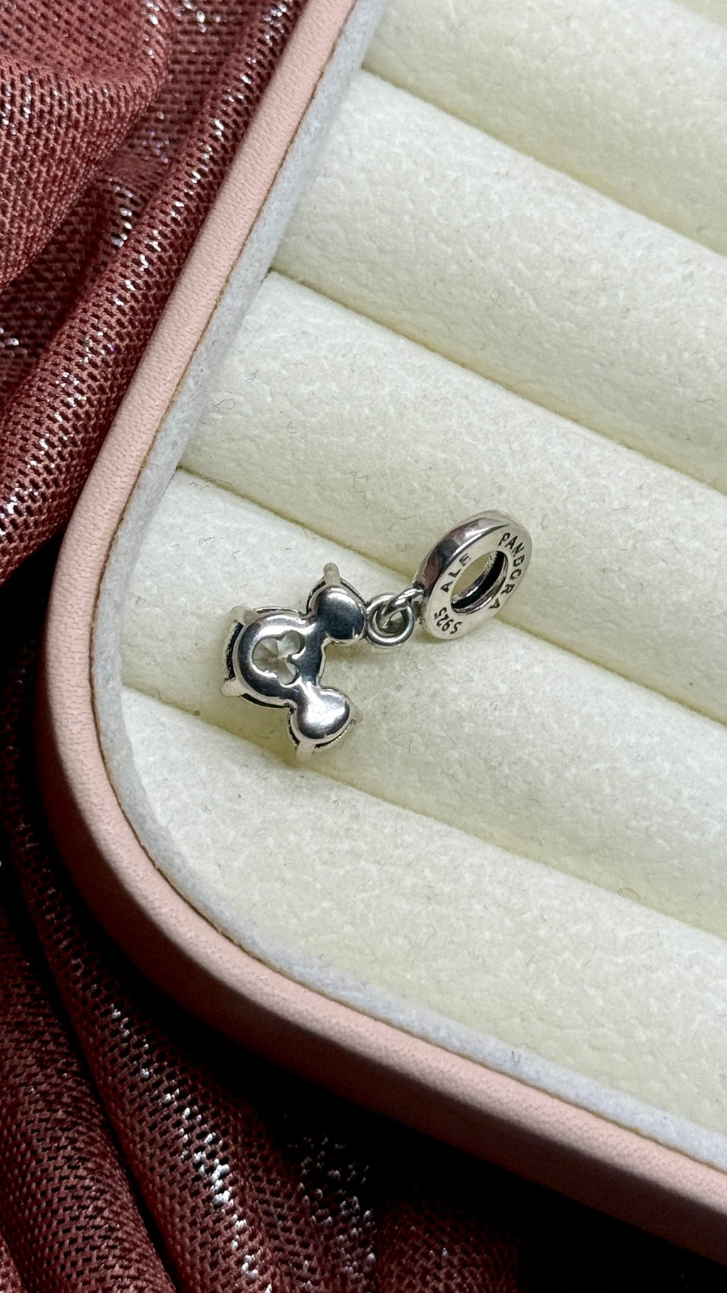 Charm dije Mickey cristal