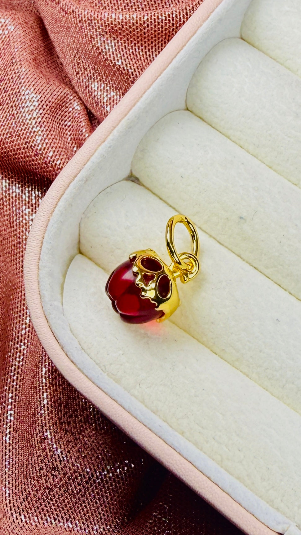 Charm manzana envenenada Blanca Nieves