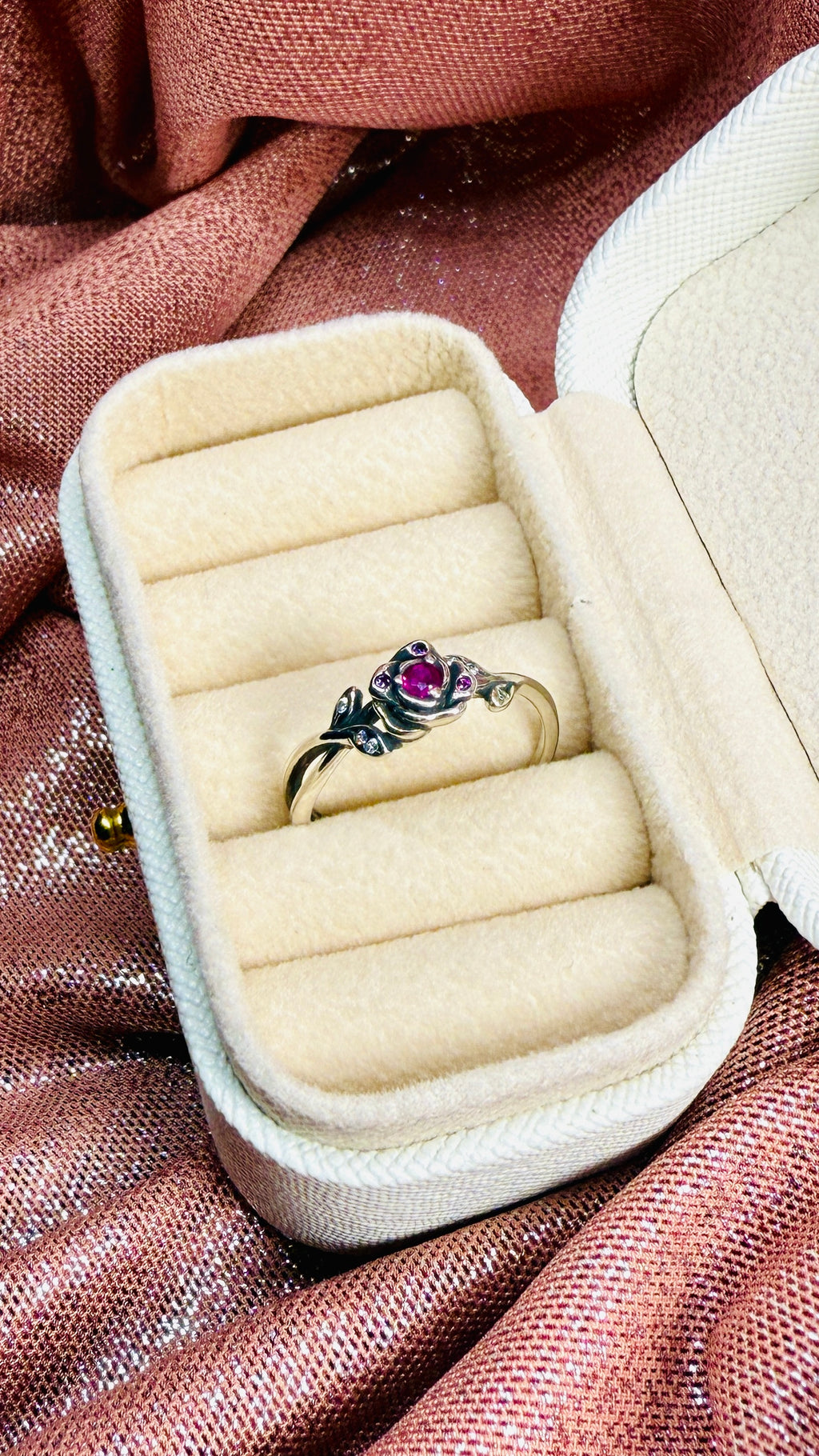 Anillo rosa plateada Bella, la Bella y la Bestia