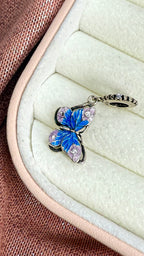 Charm dije colgante de mariposa esmaltada azul y violeta en Plata S925 Cedano Boutique
