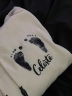 Hoodie personalizado con las huellitas de tu bebe bordado