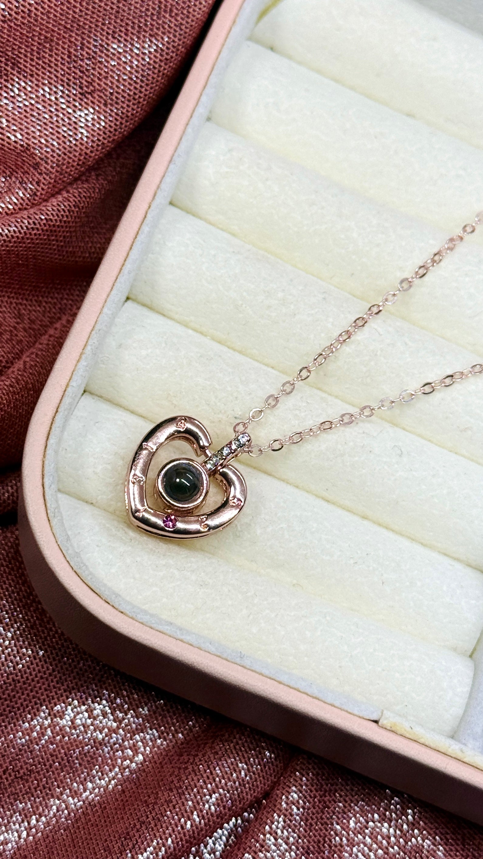 Collar de corazón te amo en 100 idiomas