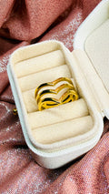 Anillo triple forma V dorado