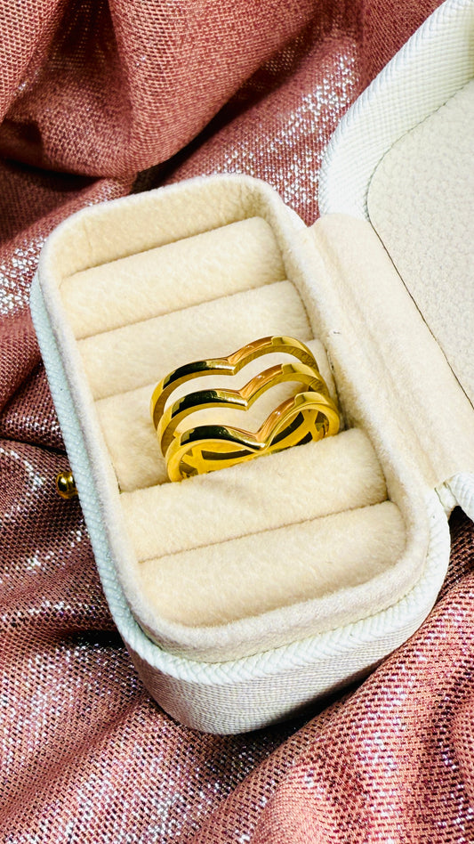 Anillo triple forma V dorado