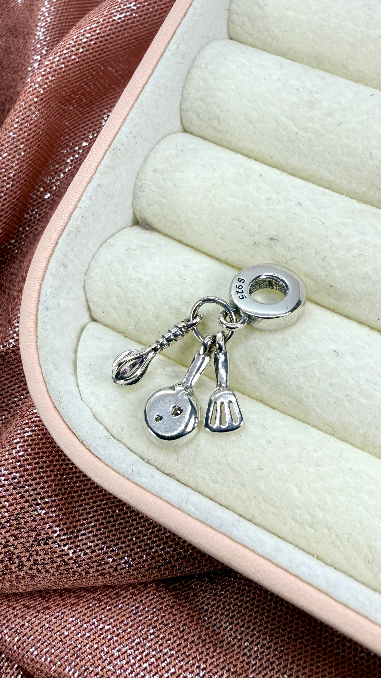 Charm cocinero, sartén, espátula y batidor