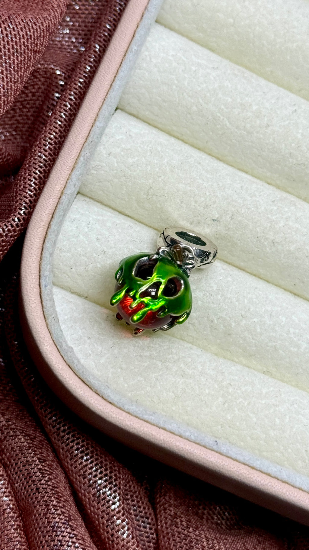 Charm dije manzana envenenada Blanca Nieves