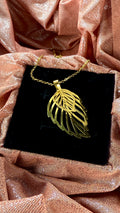 Collar hoja dorado