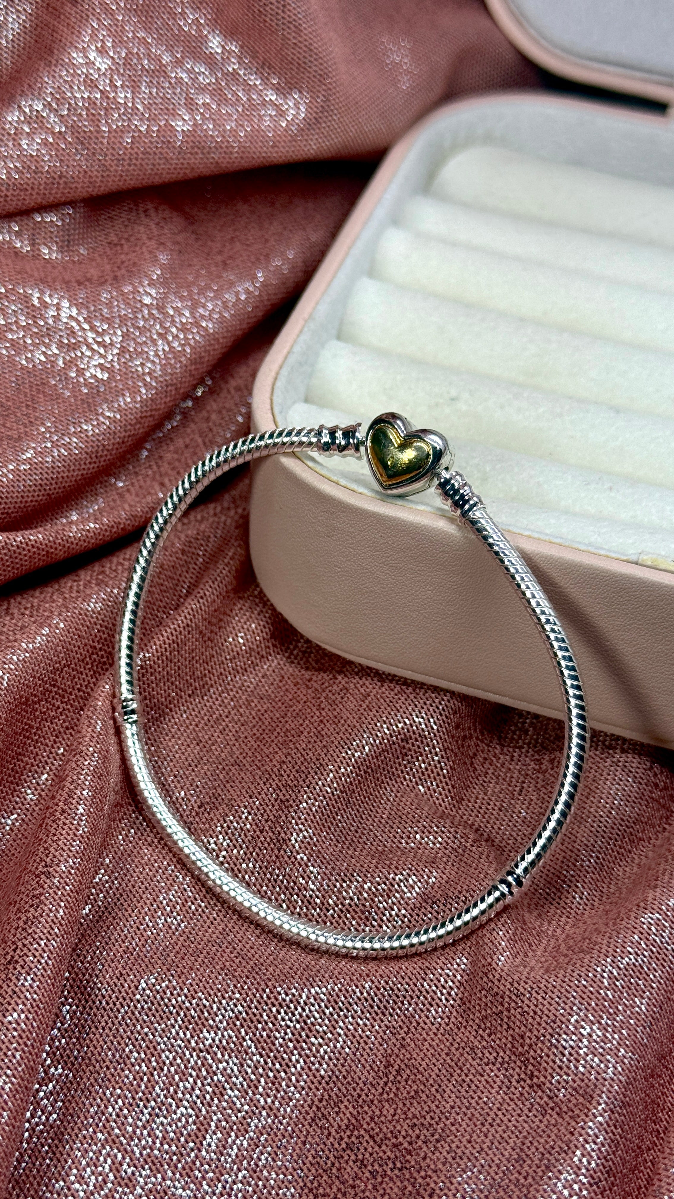Pulsera brazalete corazón dorado