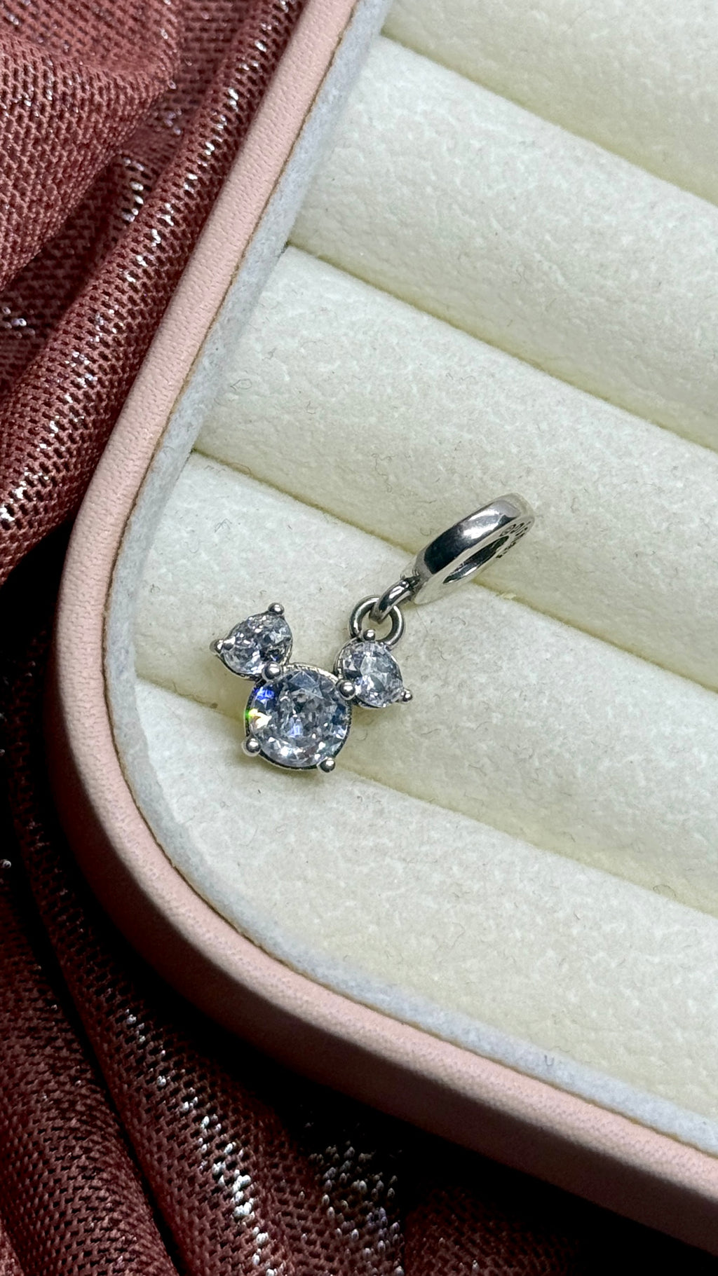 Charm dije Mickey cristal