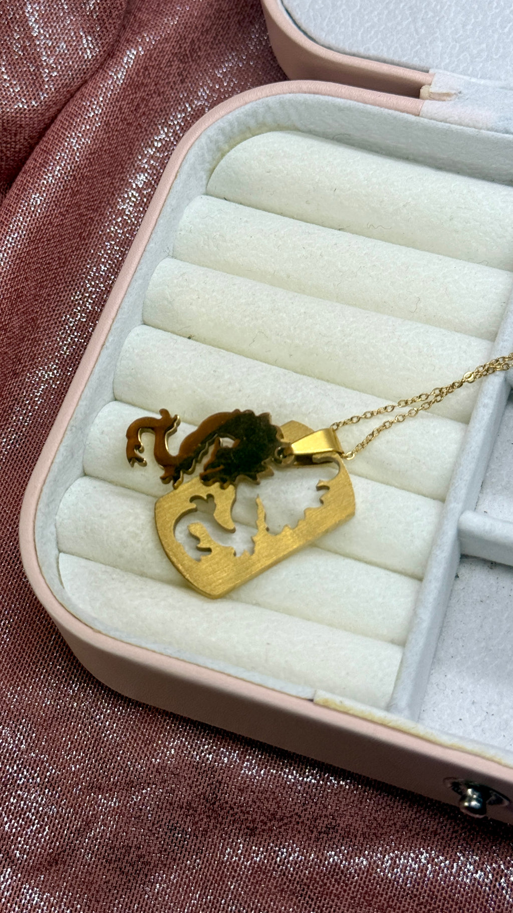 Collar dorado dragón