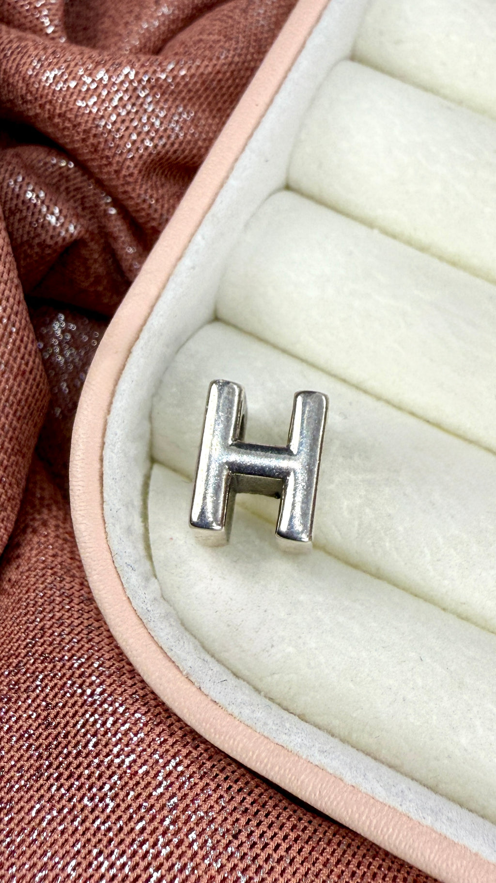Charm dije colección letra H