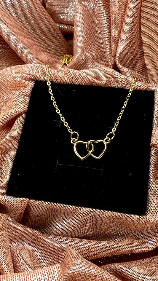 Collar corazones cruzados dorado
