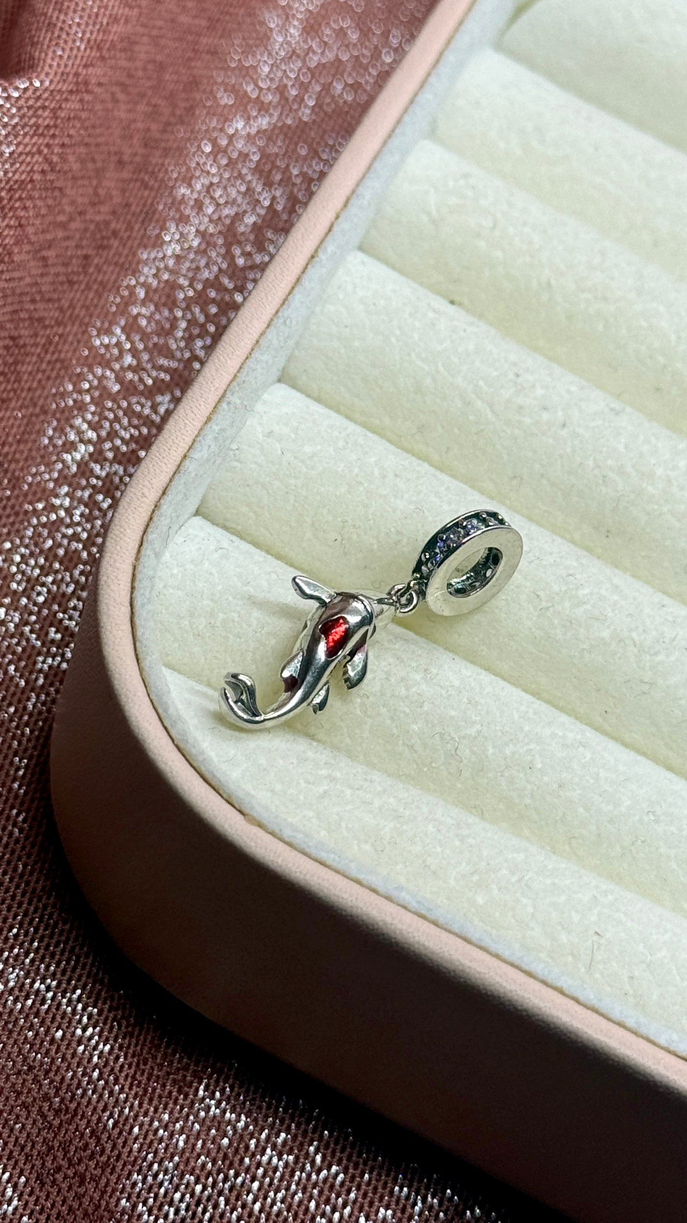 Charm Dije Pez Koi del Amor