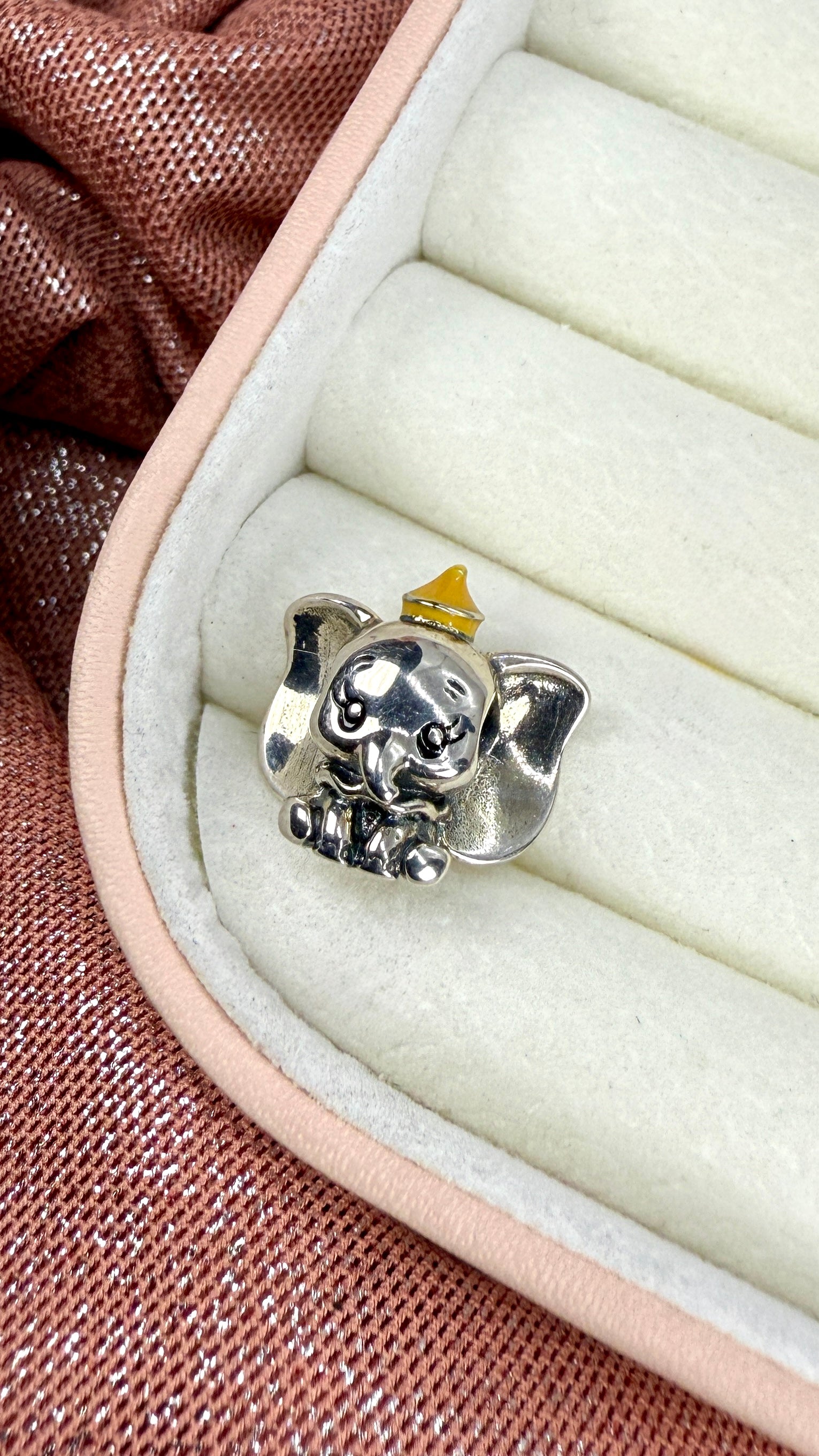 Charm  Dije Dumbo