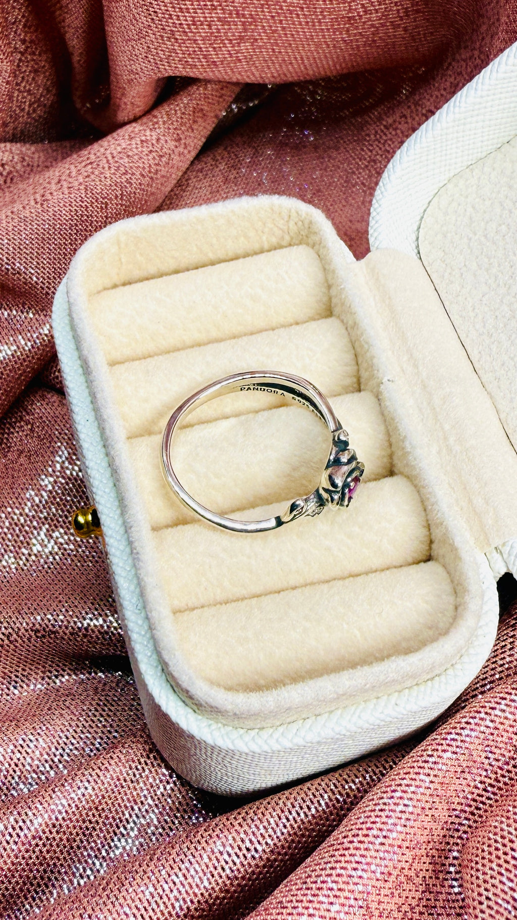 Anillo rosa plateada Bella, la Bella y la Bestia
